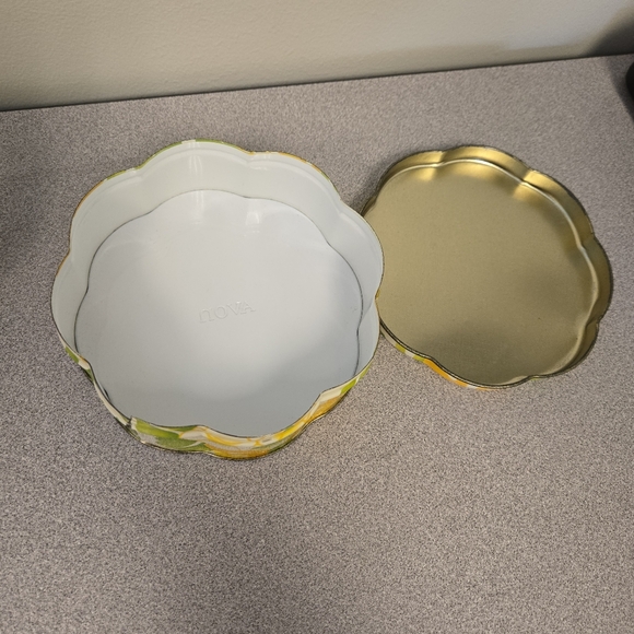 Avon 70s "Burst of Spring" Floral Yellow Pink Tulip Tin Box - Picture 4 of 6